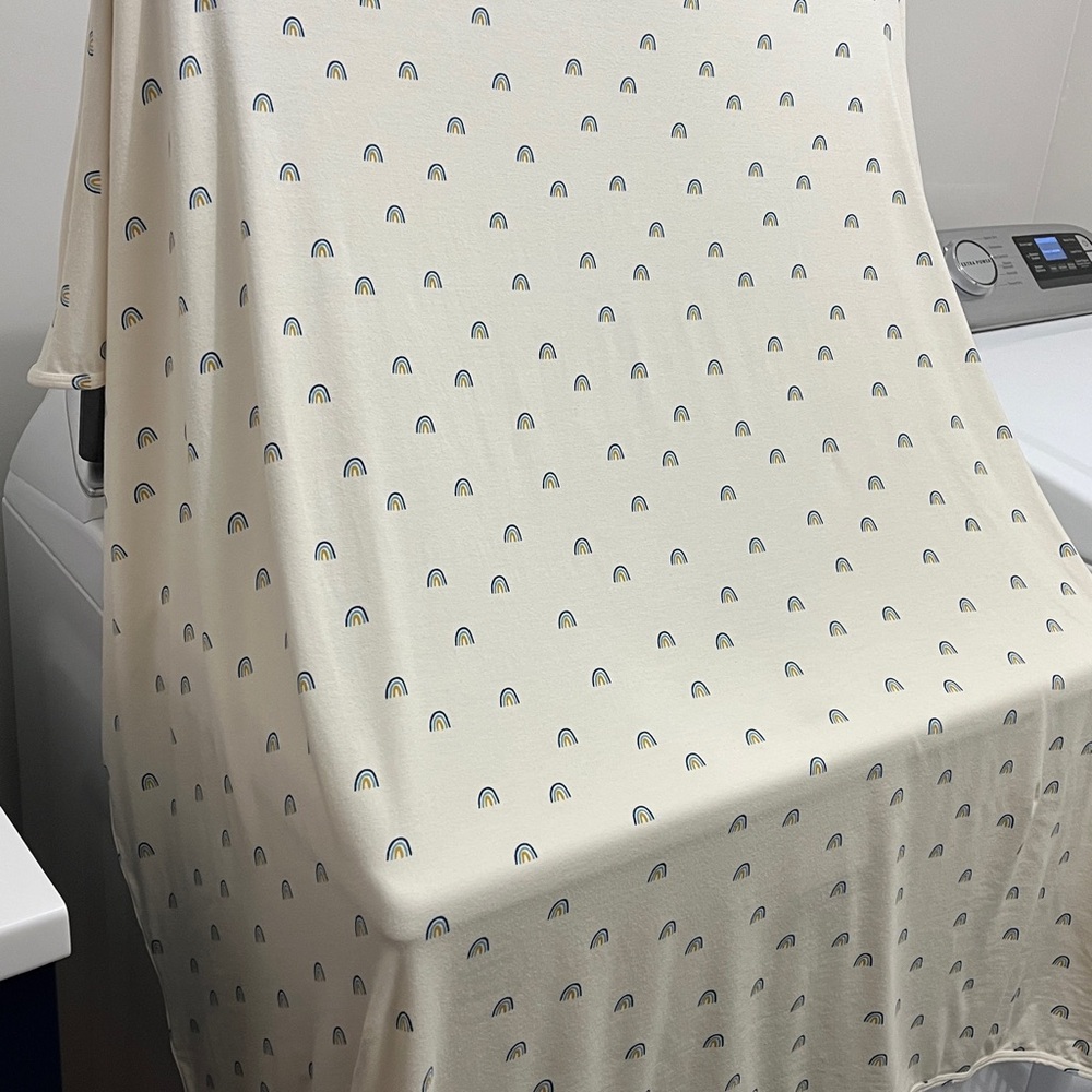 Lou Lou & Co Ezra Swaddle Blanket
Cream with blue Rainbows
Soft stretchy - Picture 6 of 6